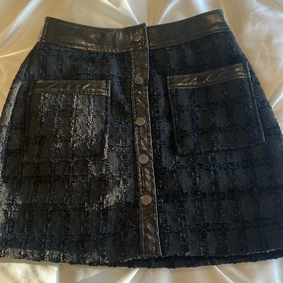 En Saison Dresses & Skirts - NWOT BLACK SKIRT SIZE XS